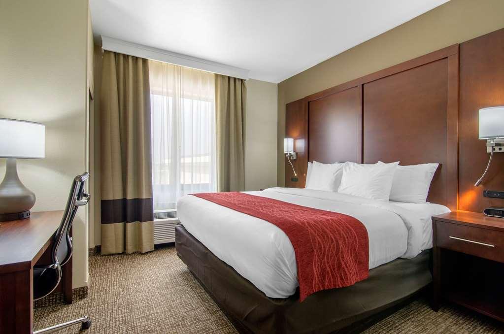 Comfort & - Kansas Hotel Shawnee