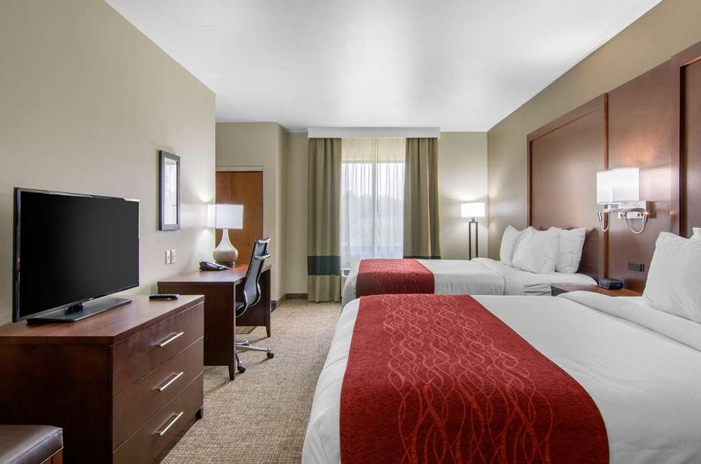 Comfort & - Kansas Hotel